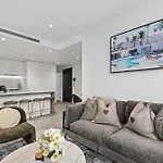 Stylish Valley Pad With City Views, Huge Gym & Park
